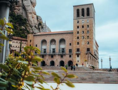 Barcelona to Montserrat Day Trip-A Journey to Catalonia’s Sacred Mountain