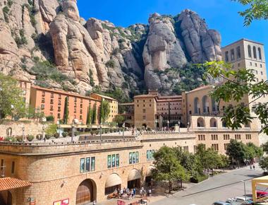 Montserrat Day Trip from Barcelona-A Must-See Mountain Escape